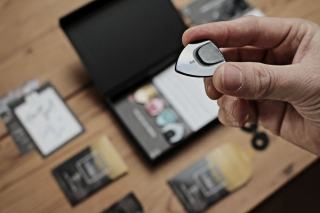 Coller un aimant néodyme : quelle colle et comment faire
