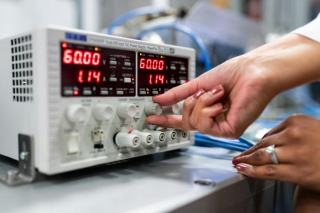Démagnétisation d'un aimant : causes, seuils et méthodes